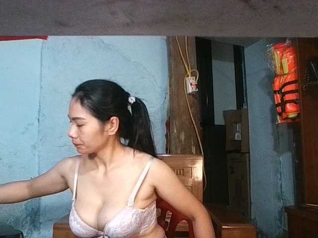 EllaShow93 live cam on BongaCams