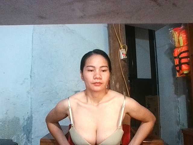 EllaShow93 live cam on BongaCams