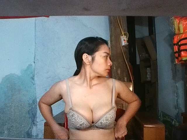 EllaShow93 live cam on BongaCams