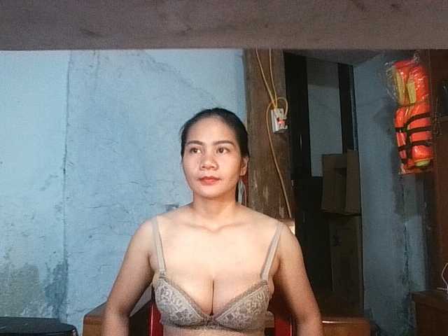 EllaShow93 live cam on BongaCams