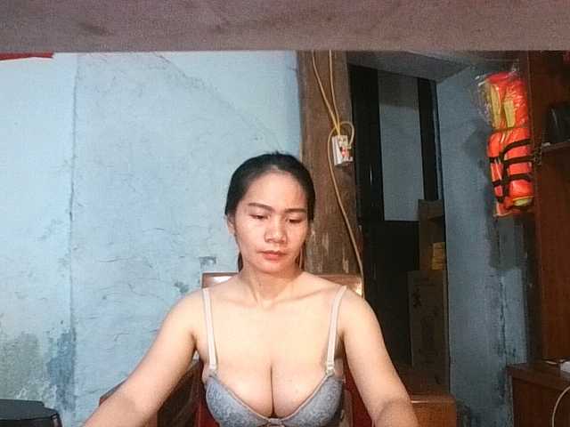 EllaShow93 live cam on BongaCams