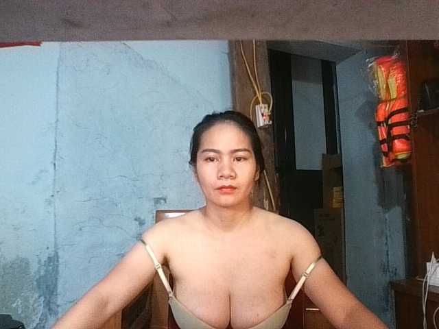 EllaShow93 live cam on BongaCams