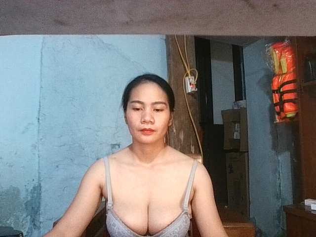 EllaShow93 live cam on BongaCams