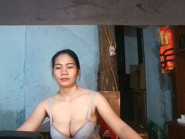 EllaShow93 live cam on BongaCams