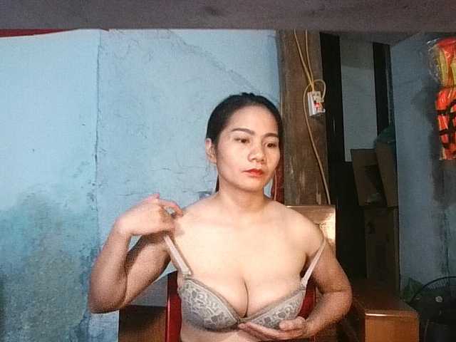 le modèle EllaShow93 est en webcam porno dans un show sur le site bongacams, il possède les tags suivants: Asian,Brunette,Hairy