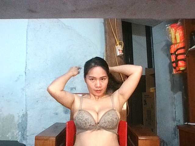 EllaShow93 live cam on BongaCams