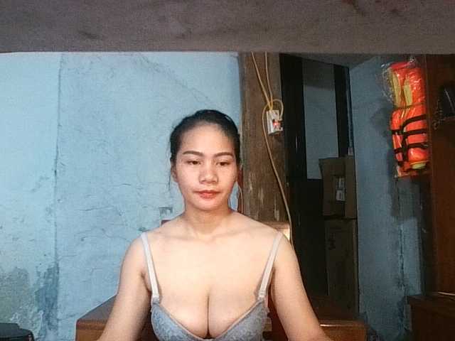 EllaShow93 live cam on BongaCams