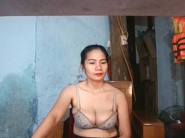 EllaShow93 — live female cam
