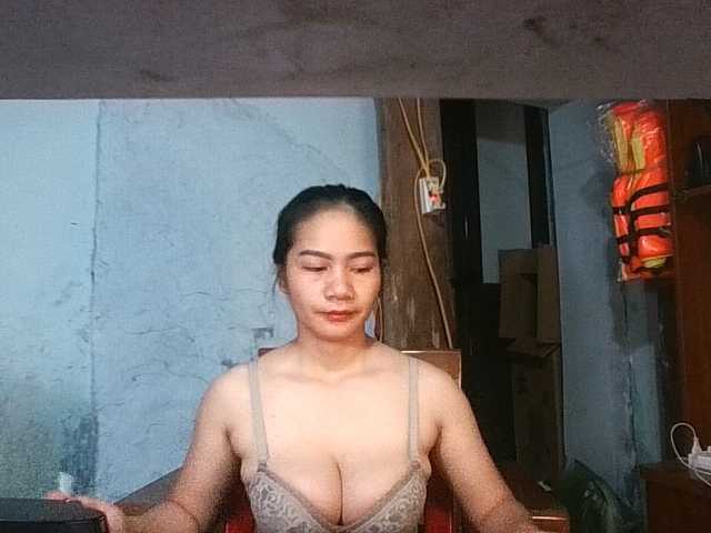EllaShow93 live cam on BongaCams
