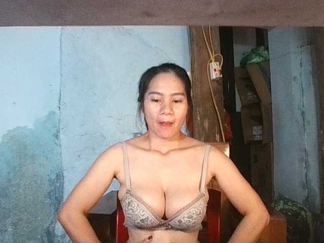 EllaShow93 live cam on BongaCams