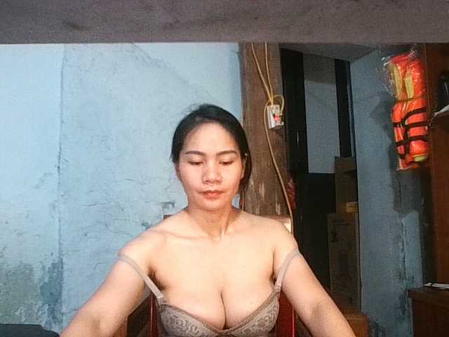 EllaShow93 live cam on BongaCams