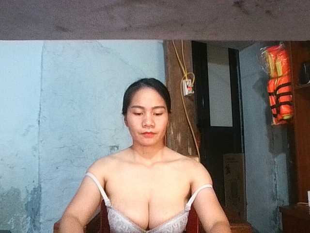 EllaShow93 live cam on BongaCams