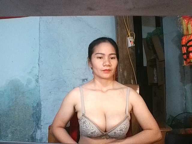 EllaShow93 live cam on BongaCams