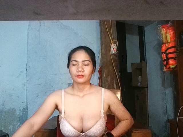 EllaShow93 live webcam show