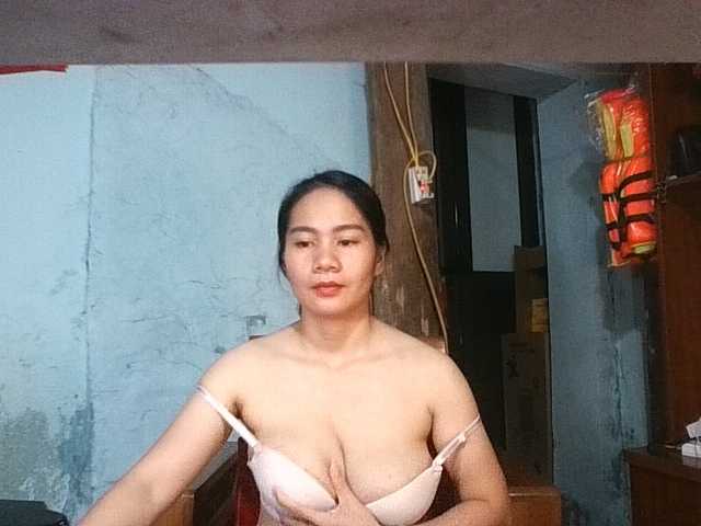 EllaShow93 live cam on BongaCams