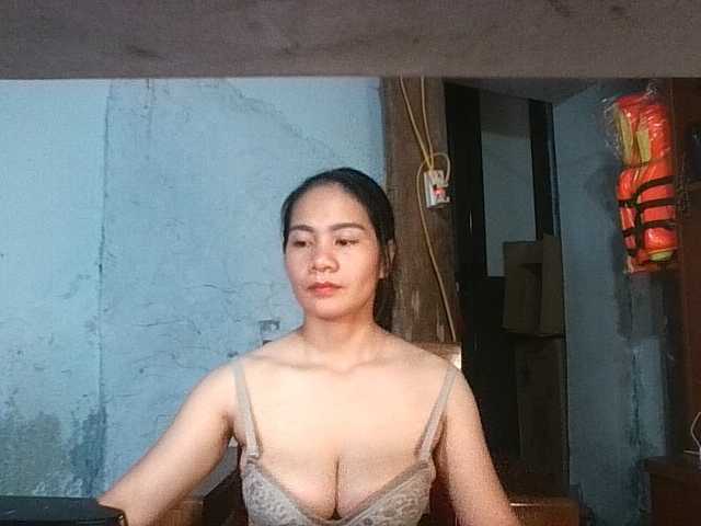 EllaShow93 live webcam show