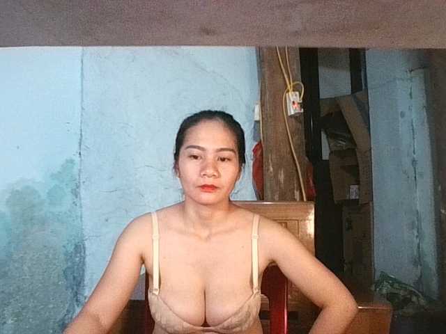 EllaShow93 live cam on BongaCams