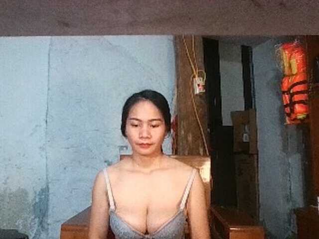 EllaShow93 live webcam show