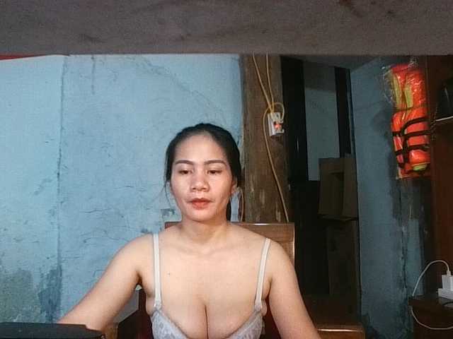 EllaShow93 live cam on BongaCams
