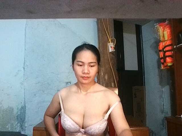 EllaShow93 live cam on BongaCams