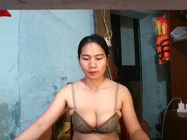 EllaShow93's BongaCams show and profile