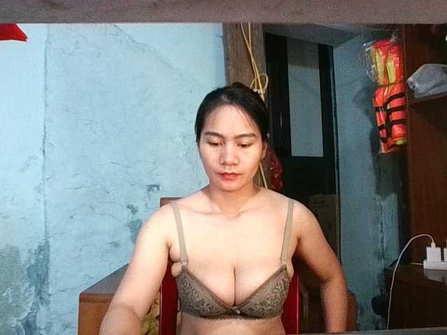 EllaShow93's BongaCams show and profile