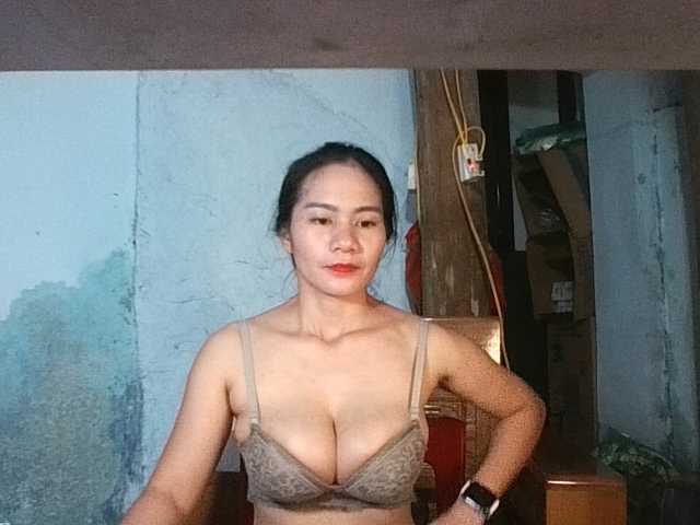 EllaShow93 live cam on BongaCams