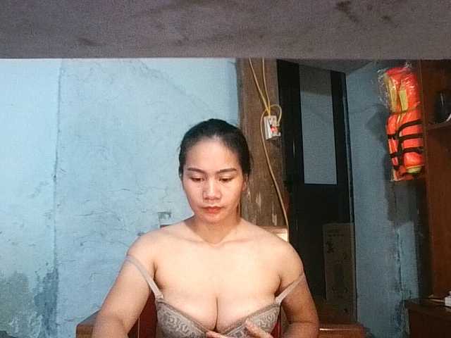 EllaShow93 live cam on BongaCams