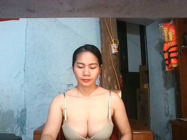 EllaShow93 live cam on BongaCams