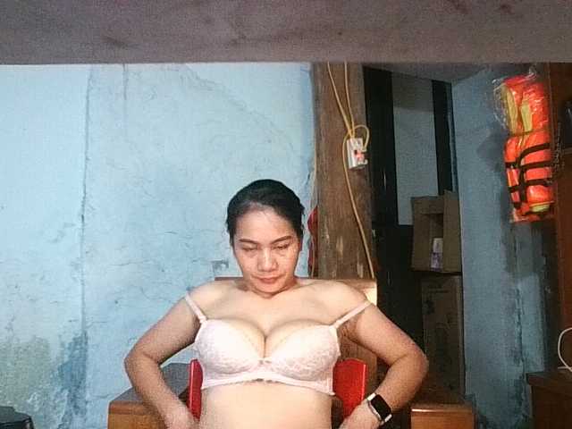 EllaShow93 live webcam show