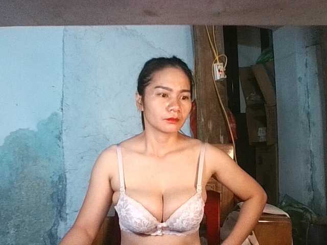EllaShow93 live cam on BongaCams