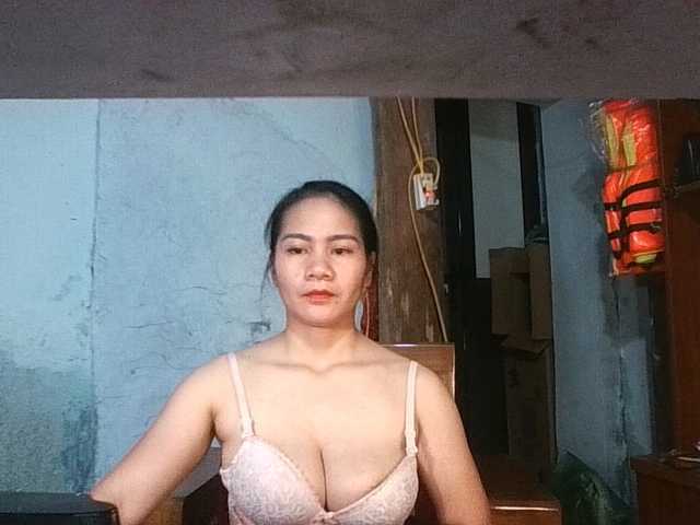 EllaShow93 live cam on BongaCams