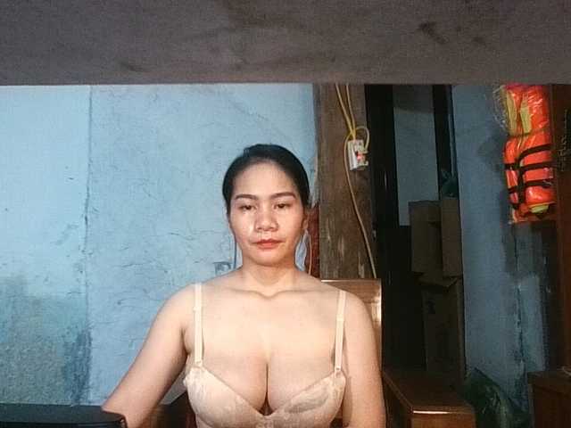 EllaShow93 live cam on BongaCams