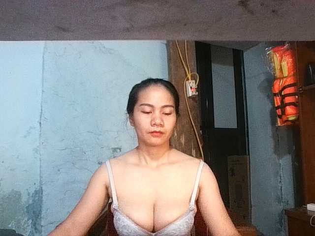 EllaShow93 live cam on BongaCams