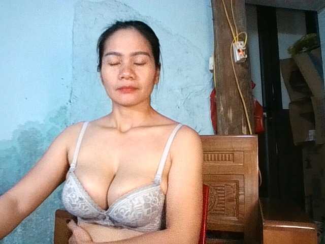EllaShow93 live cam on BongaCams