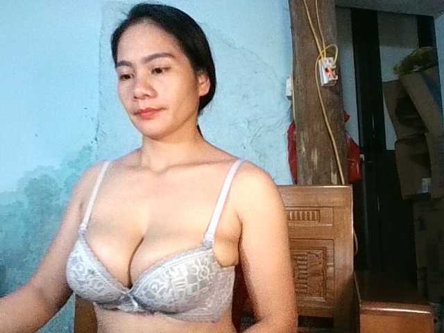 EllaShow93 live cam on BongaCams