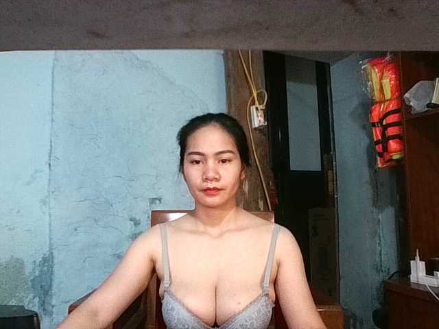 le modèle EllaShow93 est en webcam porno dans un show sur le site bongacams, il possède les tags suivants: Asian,Brunette,Hairy