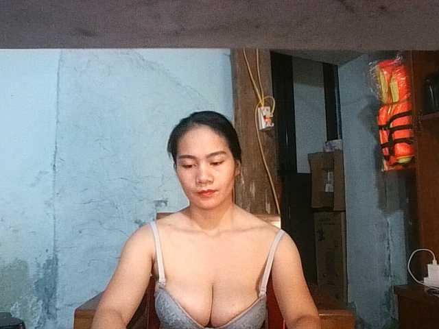 EllaShow93 live cam on BongaCams