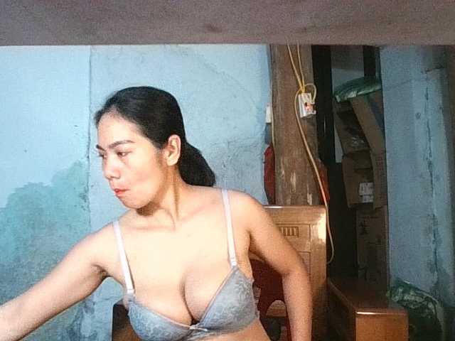 EllaShow93 live cam on BongaCams