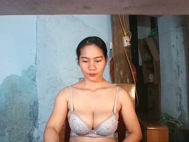 EllaShow93 live cam on BongaCams