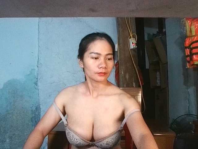 EllaShow93 live cam on BongaCams