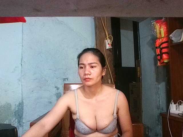 le modèle EllaShow93 est en webcam porno dans un show sur le site bongacams, il possède les tags suivants: Asian,Brunette,Hairy