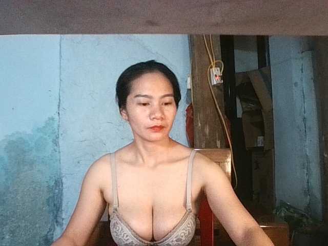 EllaShow93 live cam on BongaCams