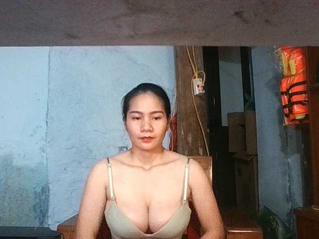 EllaShow93 live cam on BongaCams