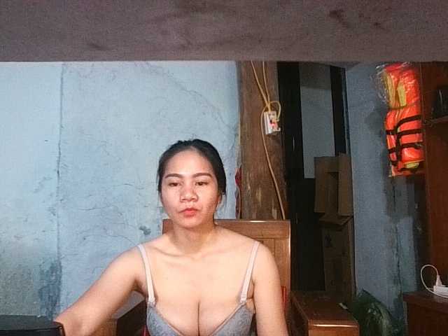 EllaShow93 live cam on BongaCams