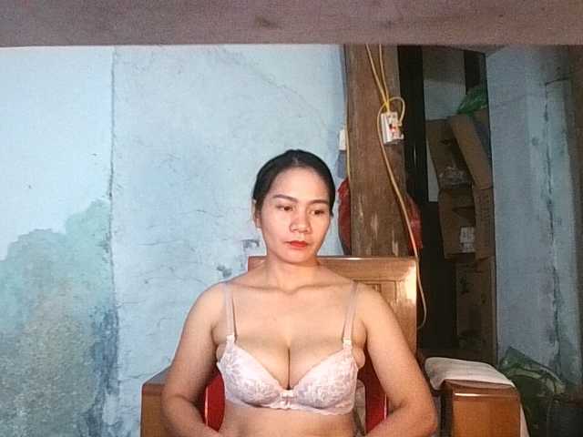EllaShow93 live cam on BongaCams