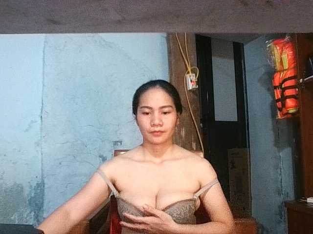 EllaShow93 live cam on BongaCams