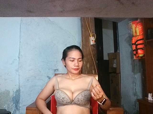 EllaShow93 live webcam show
