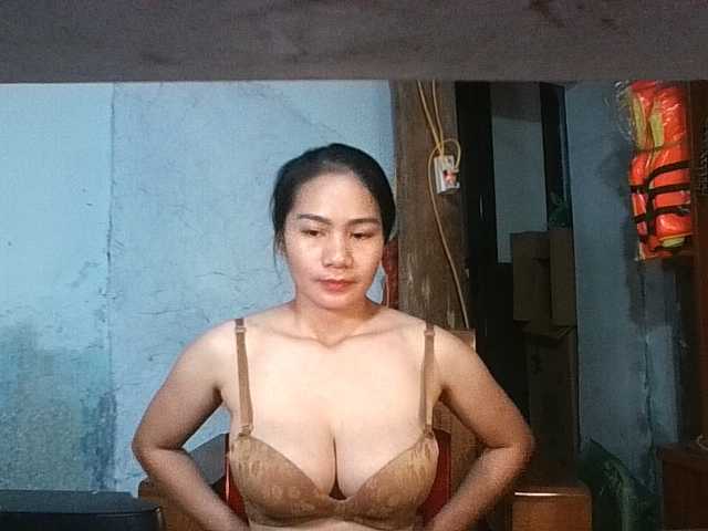 EllaShow93 live cam on BongaCams