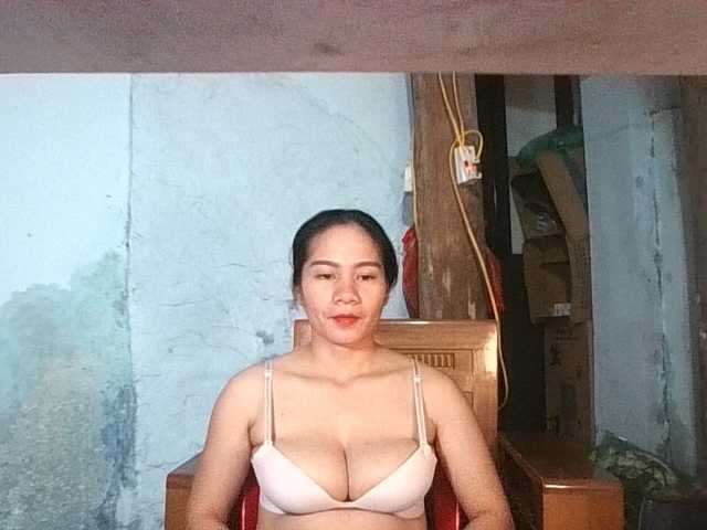 EllaShow93 live cam on BongaCams